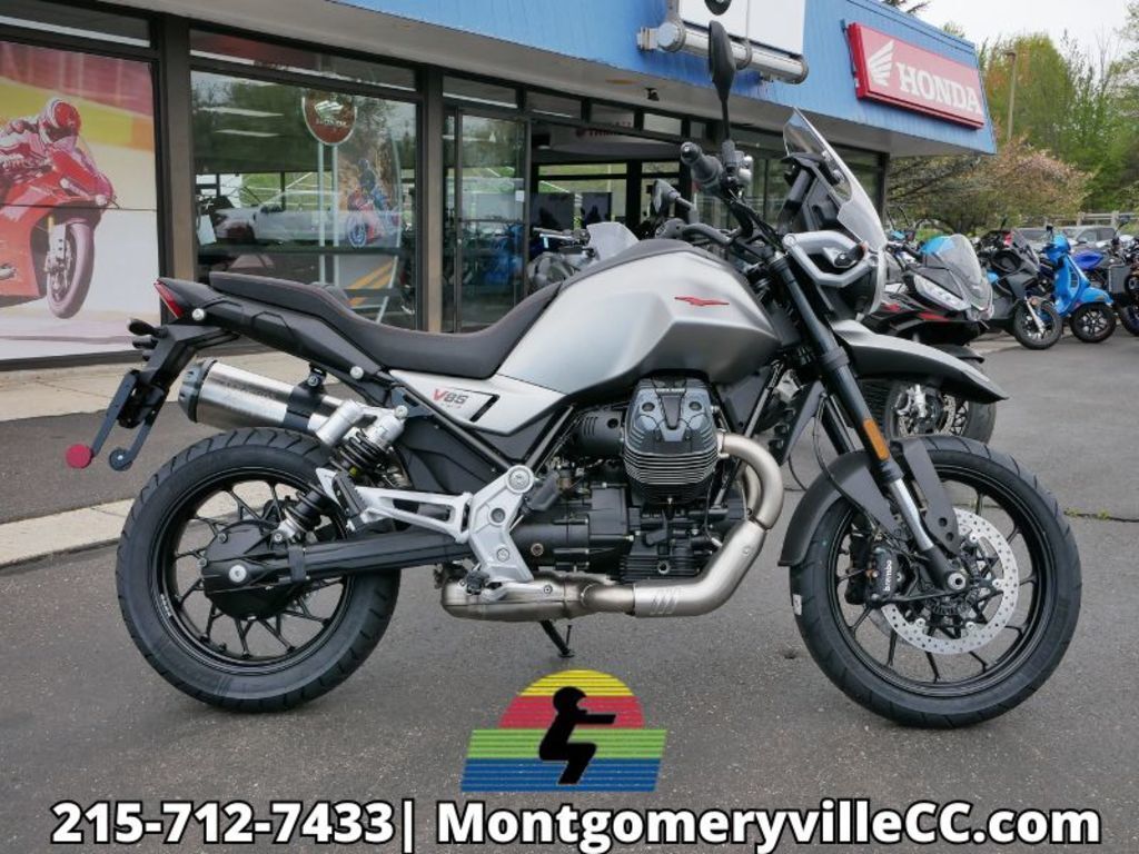 2025 Moto Guzzi V85 Strada STRADA in Hatfield, PA