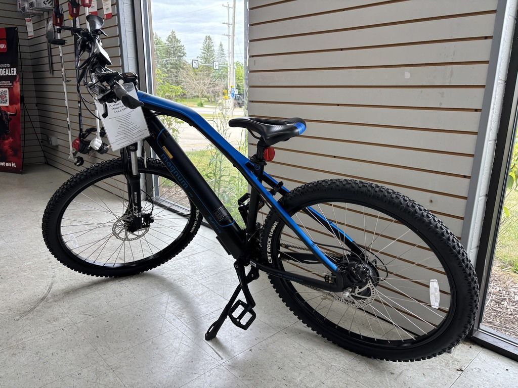 2021 Magnum Bikes Summit in Francis Creek, WI