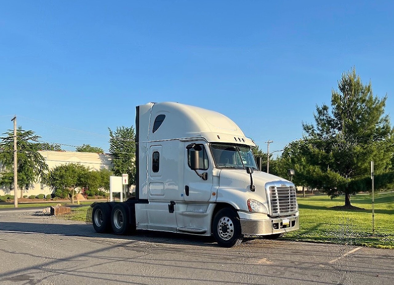 2016 FREIGHTLINER CASCADIA 125 in Bonita Springs, FL