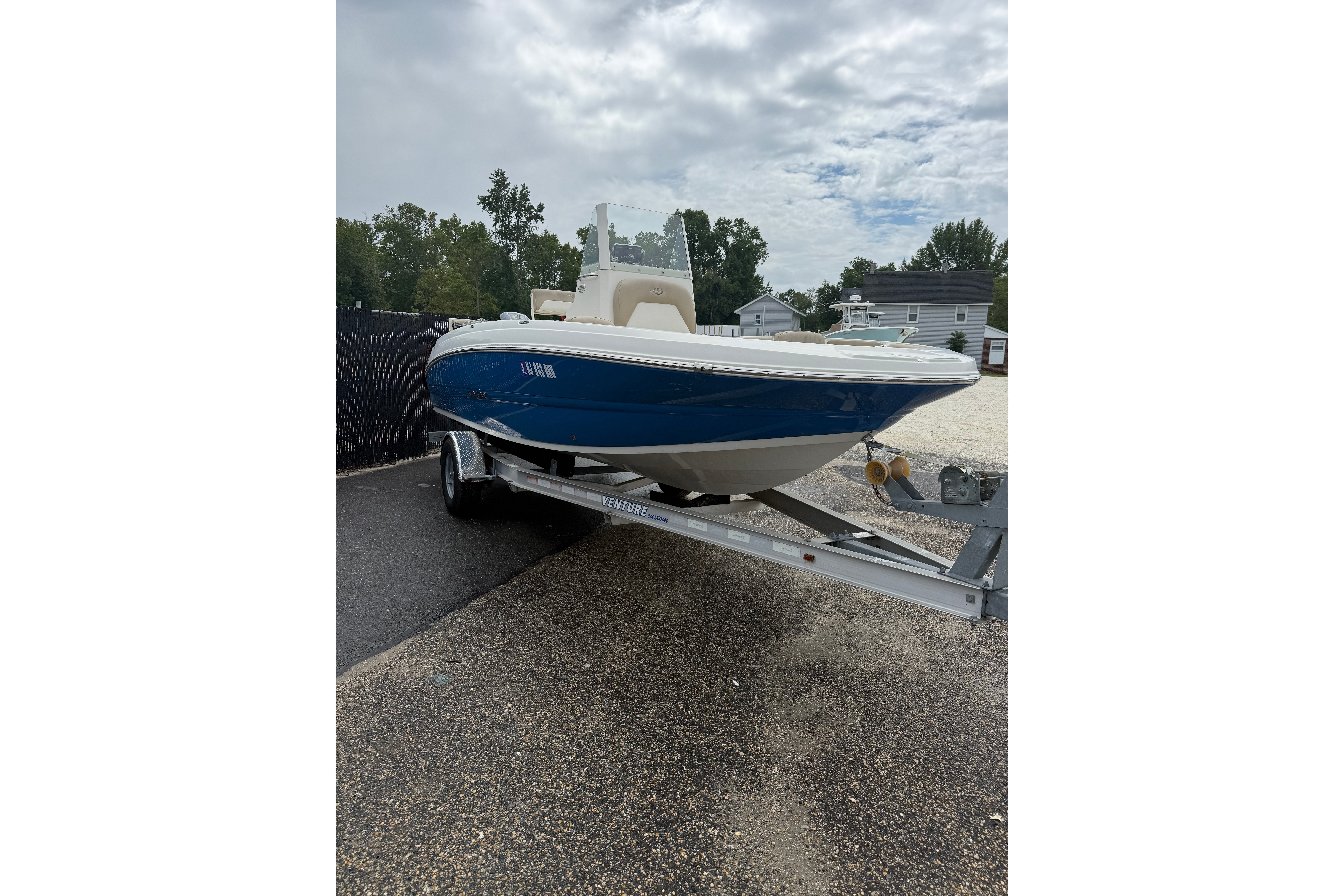 2019 Stingray 206 CC in