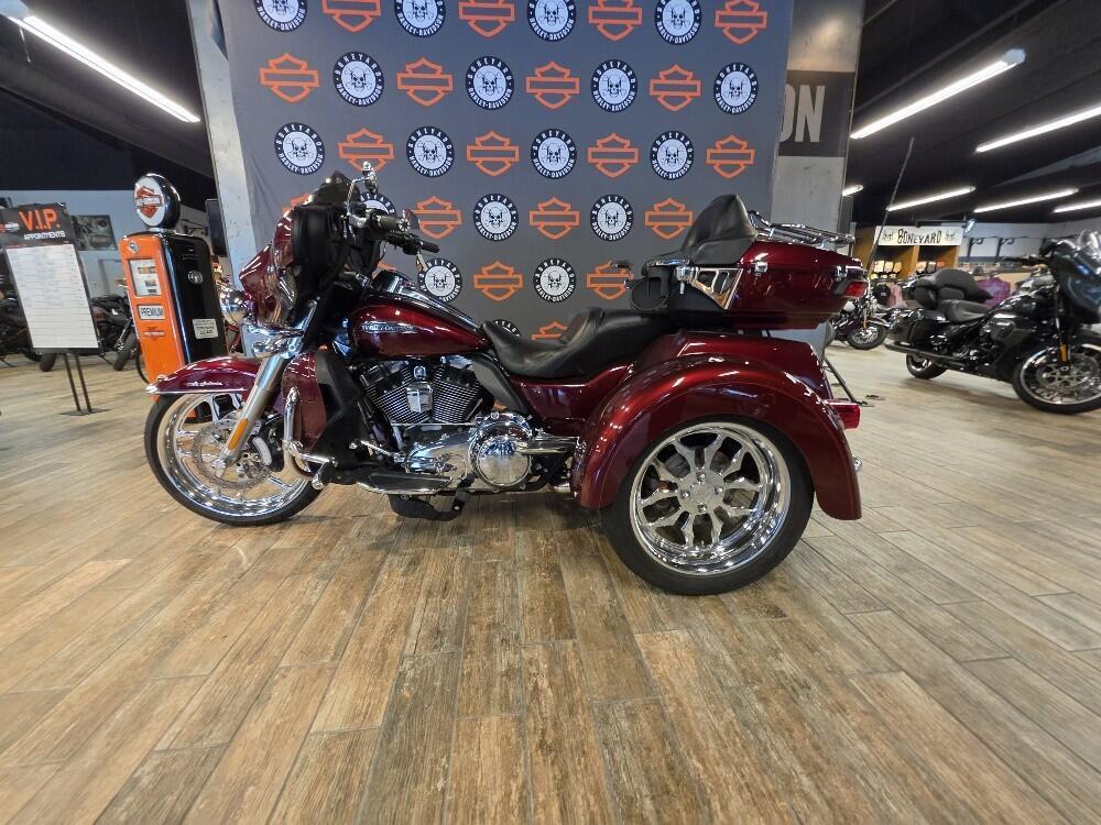 2015 Harley-Davidson Tri Glide Ultra ULTRA CLASSIC in Winterville, NC