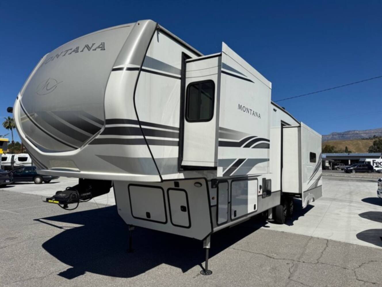 A photo of this 2024 Keystone MONTANA 3231CK