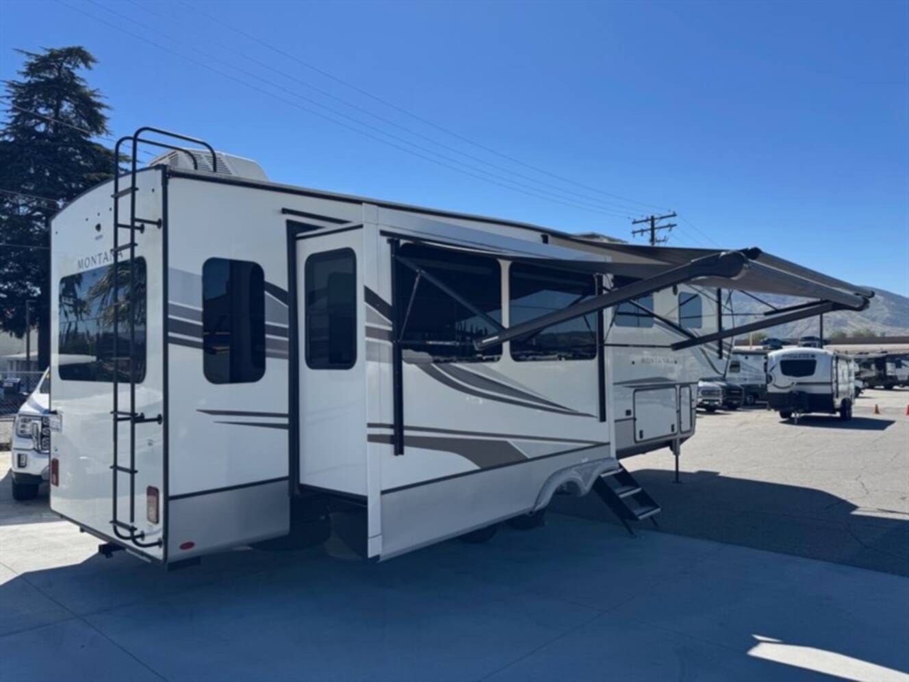 A photo of this 2024 Keystone MONTANA 3231CK