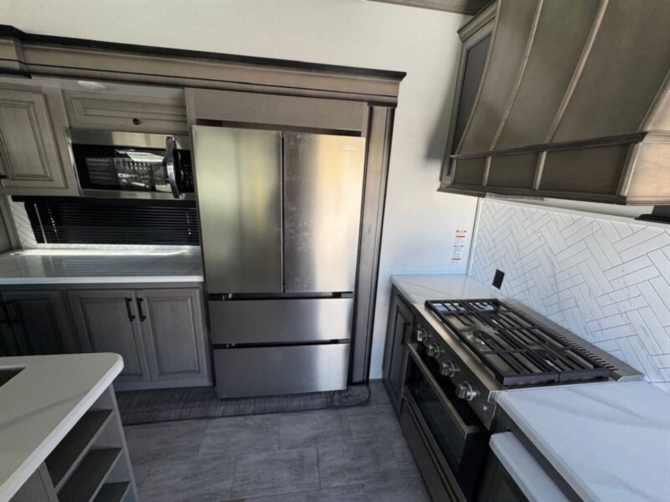 A photo of this 2024 Keystone MONTANA 3231CK