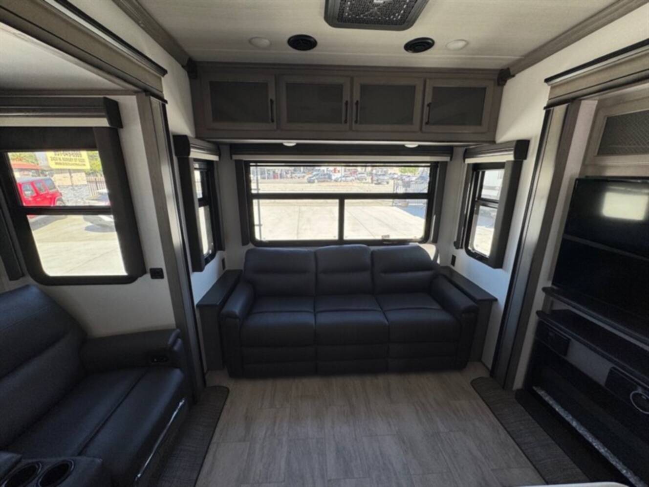 A photo of this 2024 Keystone MONTANA 3231CK