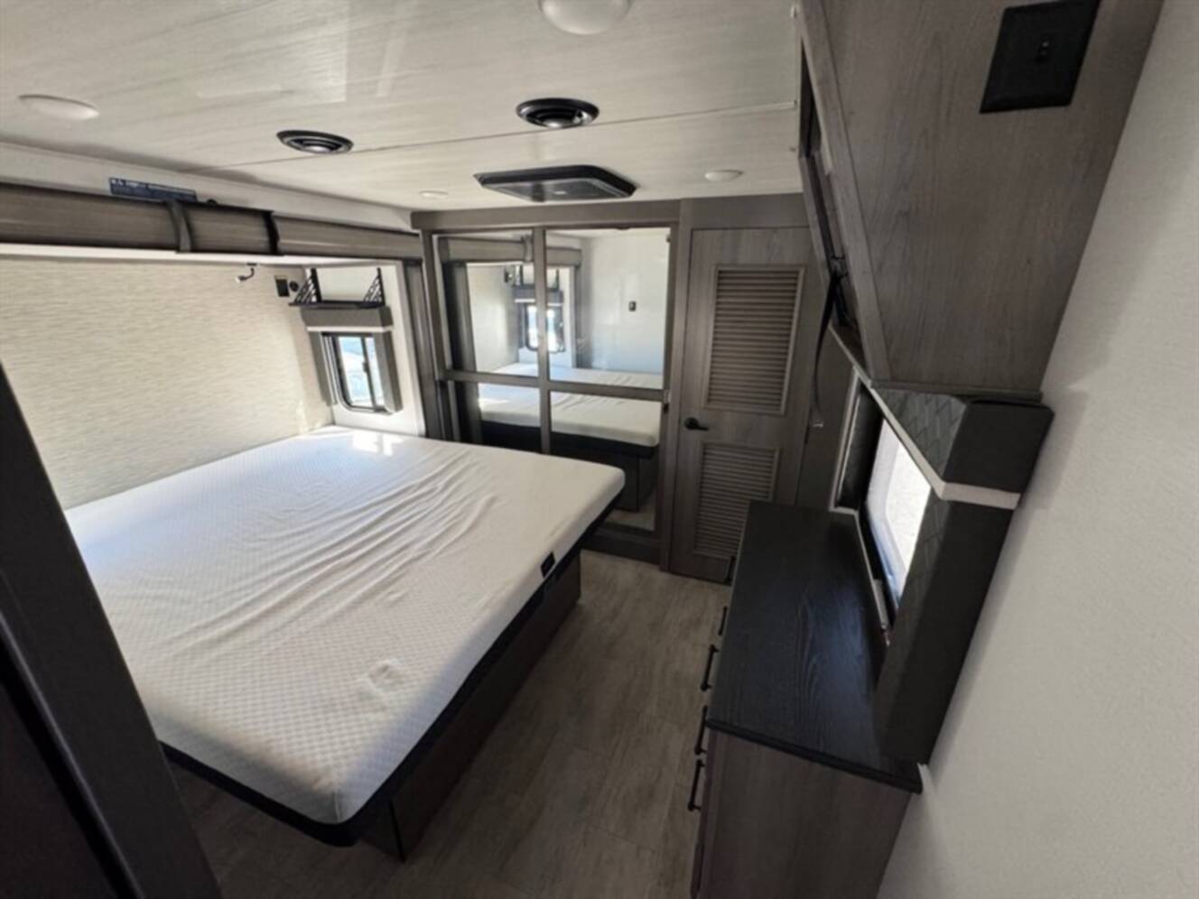 A photo of this 2024 Keystone MONTANA 3231CK