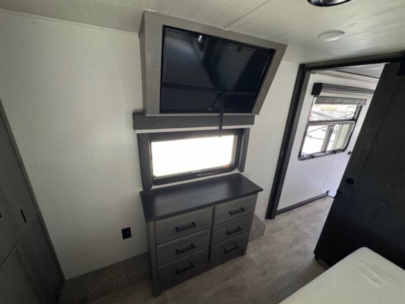 A photo of this 2024 Keystone MONTANA 3231CK