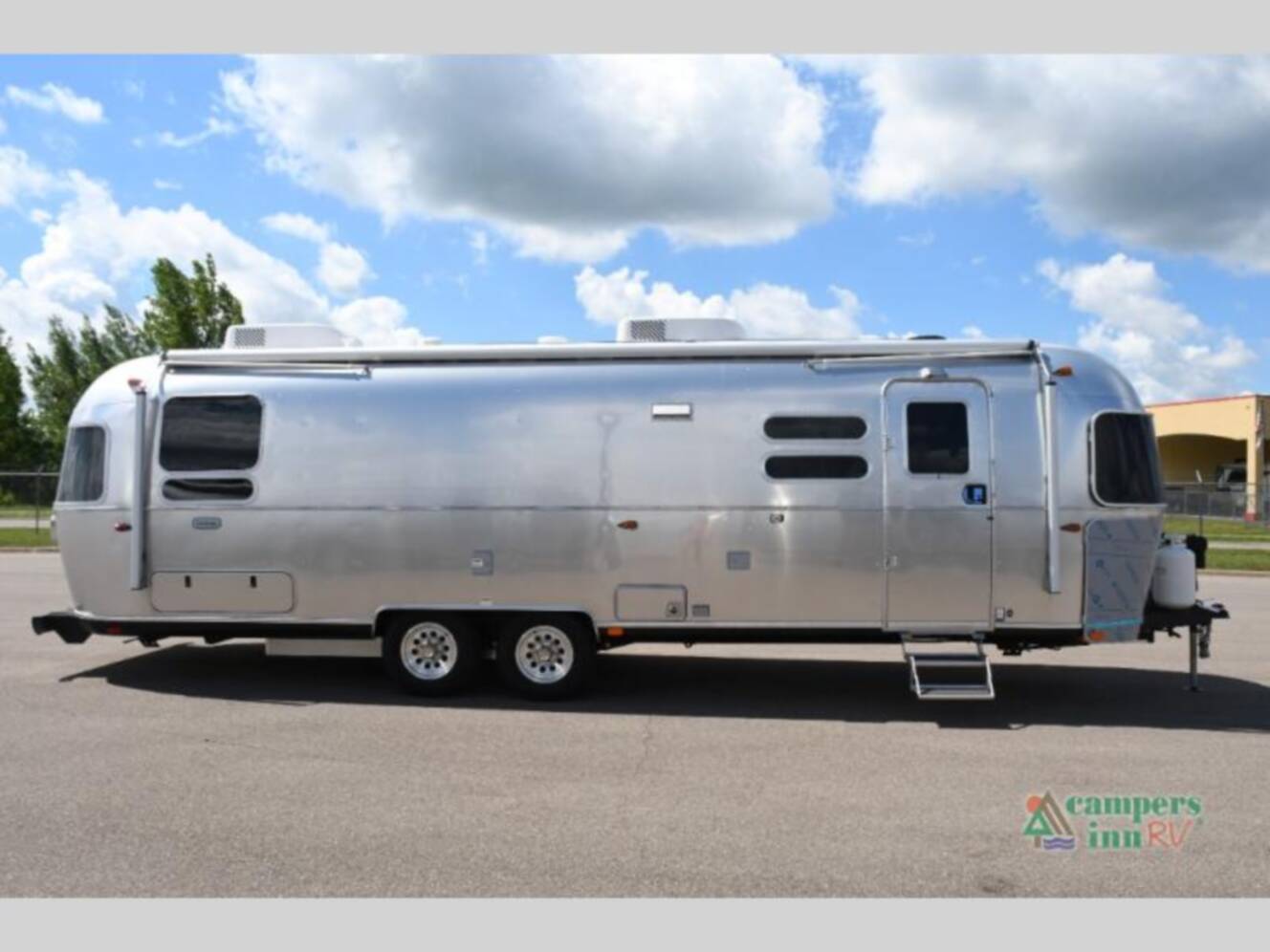 A photo of this 2026 Airstream Globetrotter 30RBT