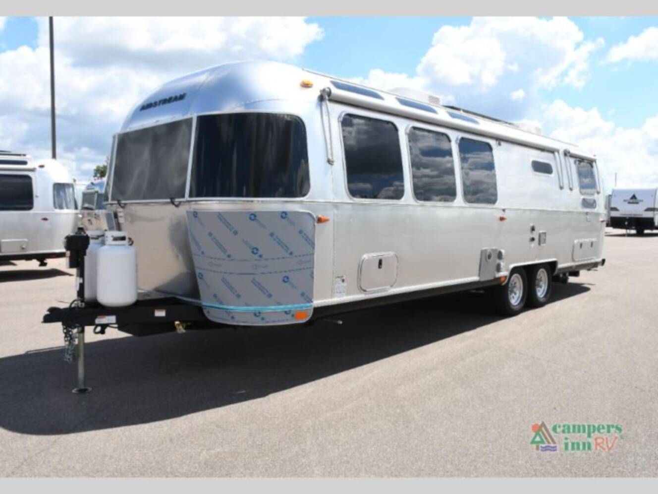 A photo of this 2026 Airstream Globetrotter 30RBT
