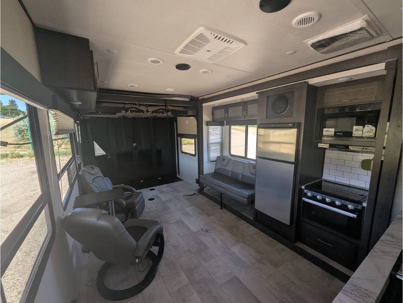 A photo of this 2022 Grand Design MOMENTUM G-CLASS 28G