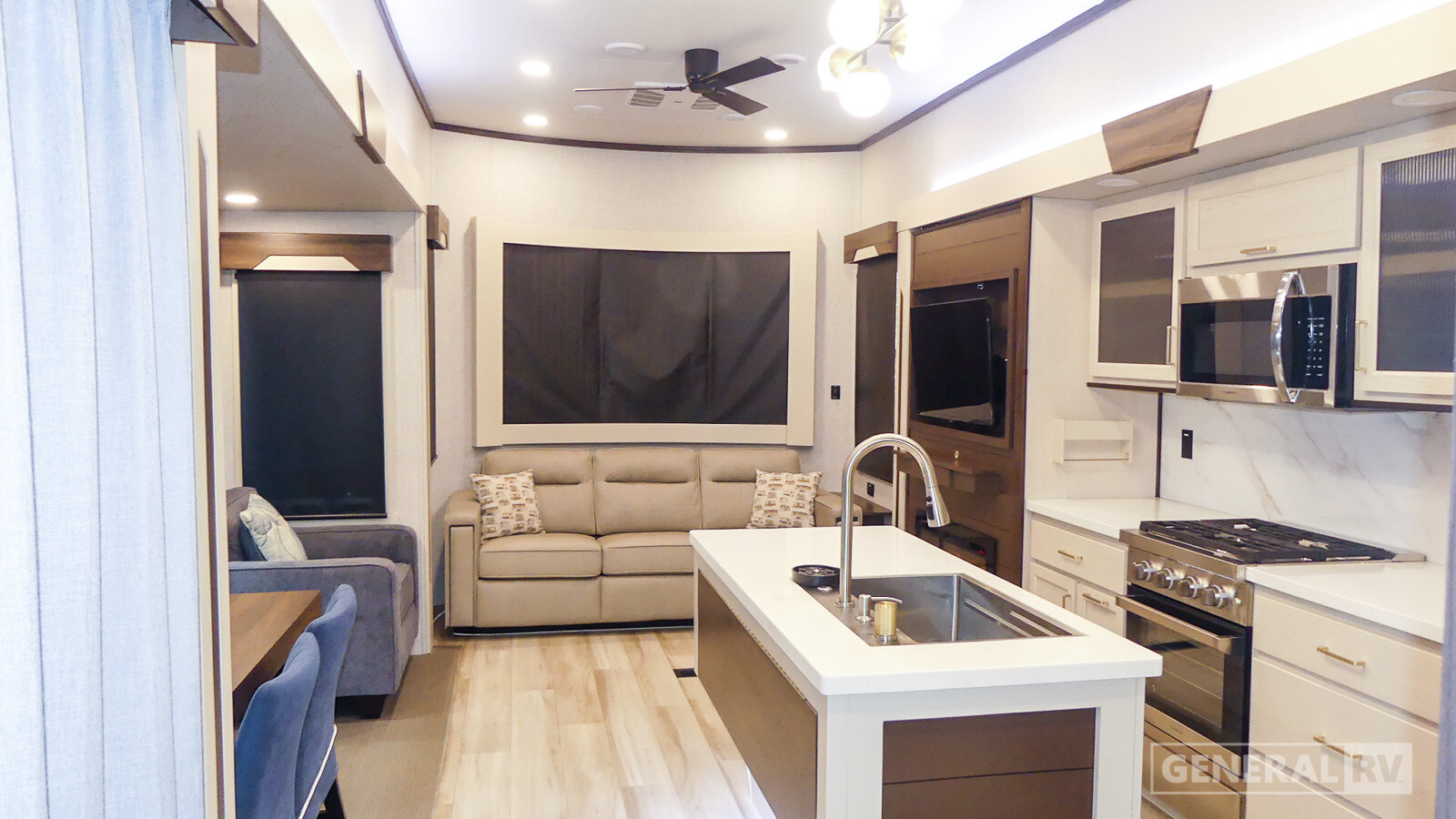 2025 Forest River Cedar Creek Cottage Limited Edition 40CRS in winter garden FL