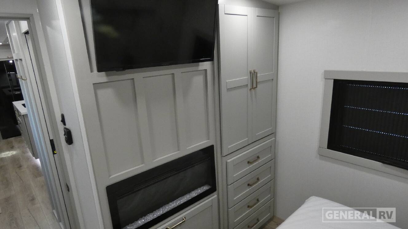 A photo of this 2025 Brinkley MODEL Z AIR 285