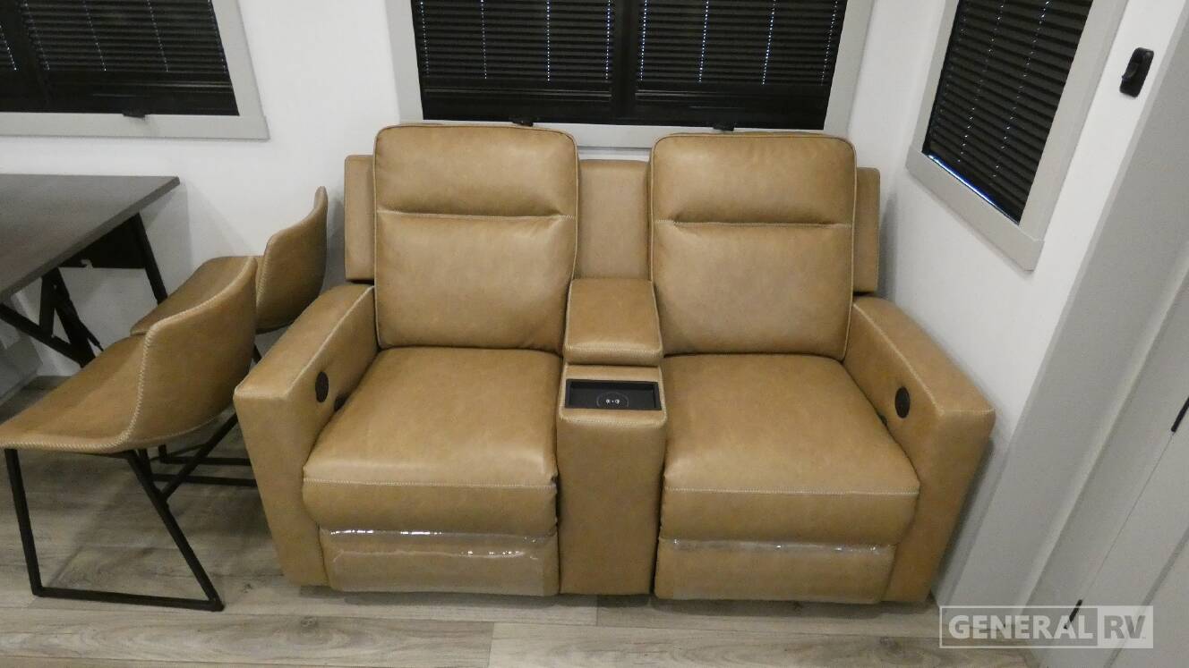 A photo of this 2025 Brinkley MODEL Z AIR 285