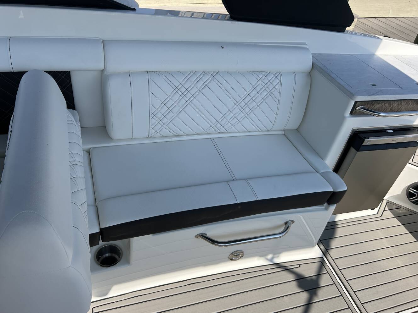 A photo of this 2027 Sea Ray SDX 290 Outboard