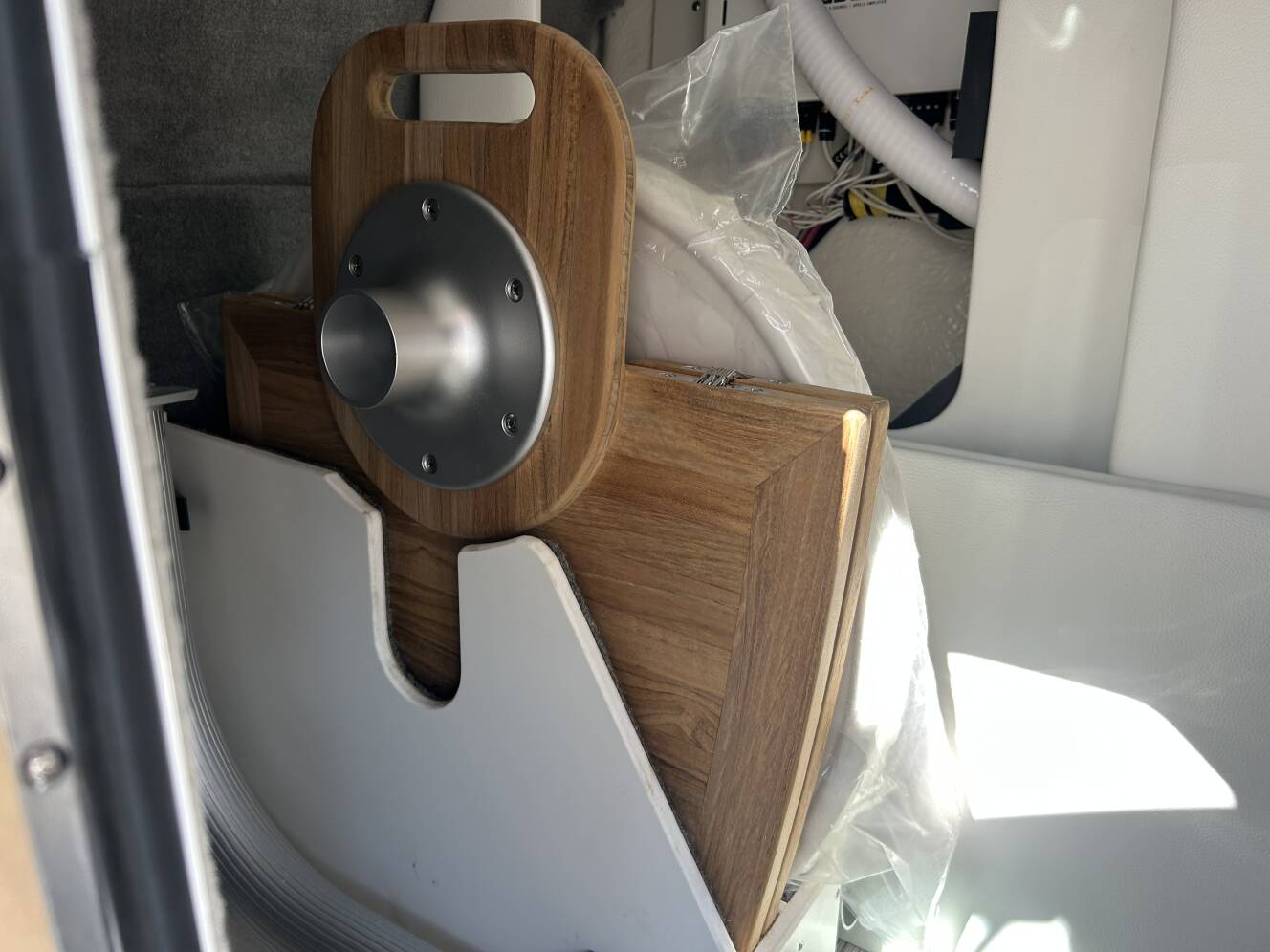 A photo of this 2027 Sea Ray SDX 290 Outboard