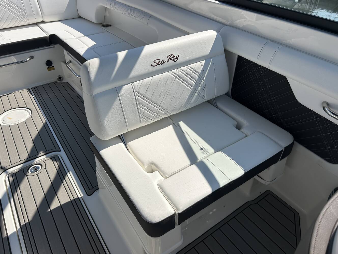 A photo of this 2027 Sea Ray SDX 290 Outboard