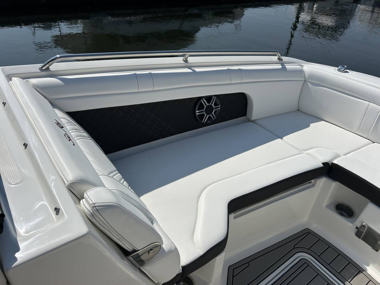 A photo of this 2027 Sea Ray SDX 290 Outboard