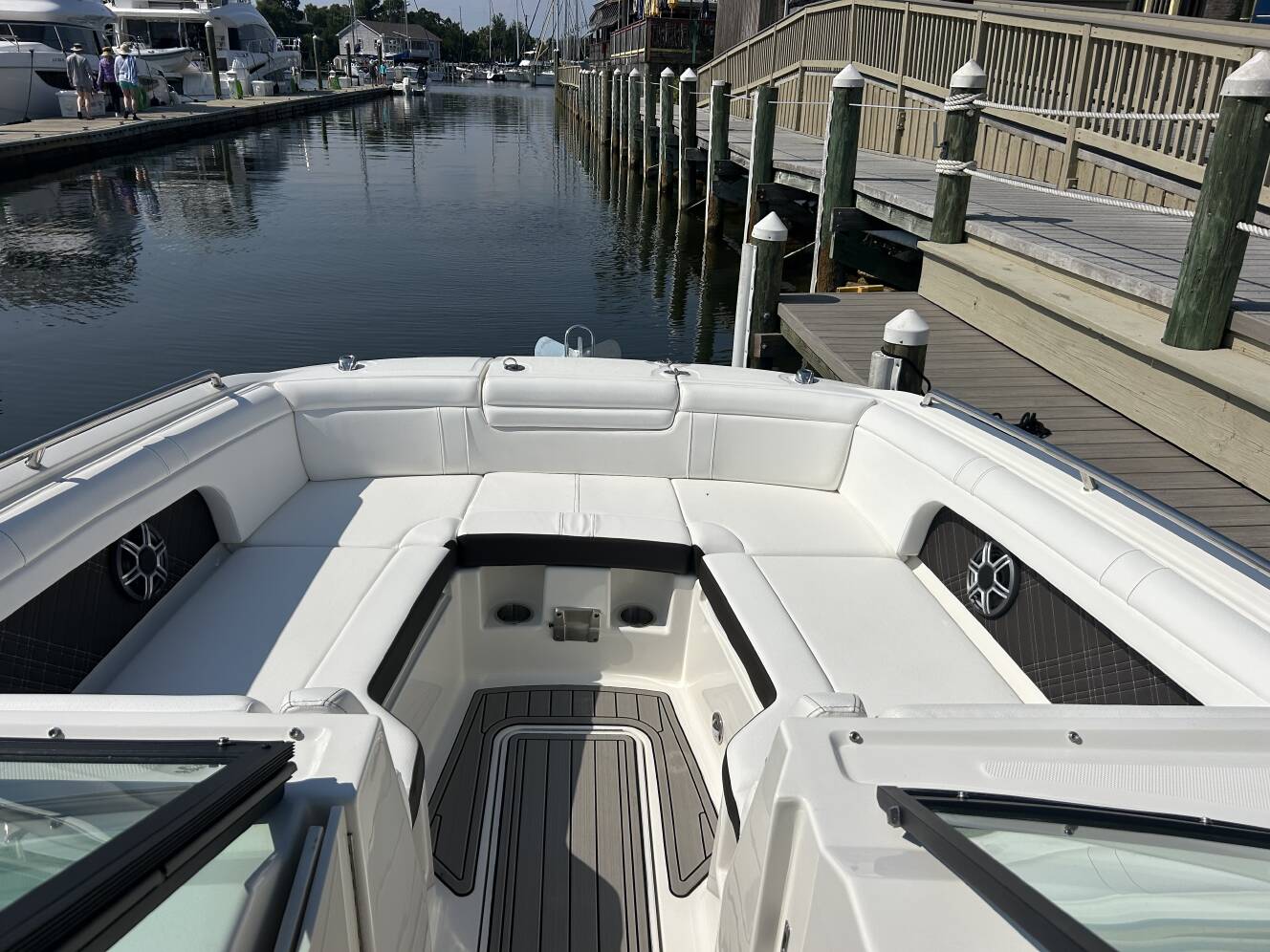 A photo of this 2027 Sea Ray SDX 290 Outboard