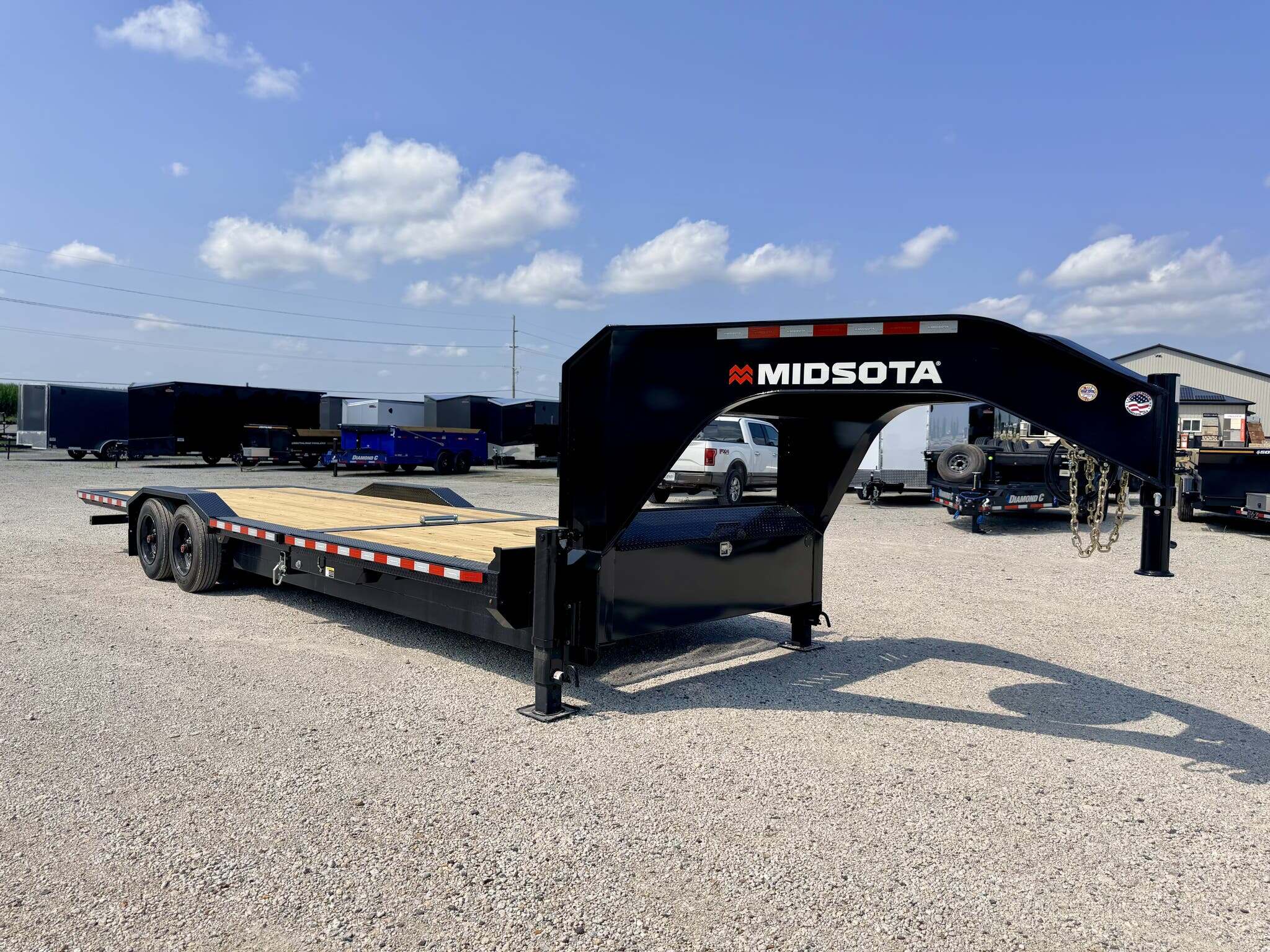 2027 Midsota TBWB 102x26 - GOOSENECK TILT DECK - 18,400# - w/ Spare in Goodfield, IL