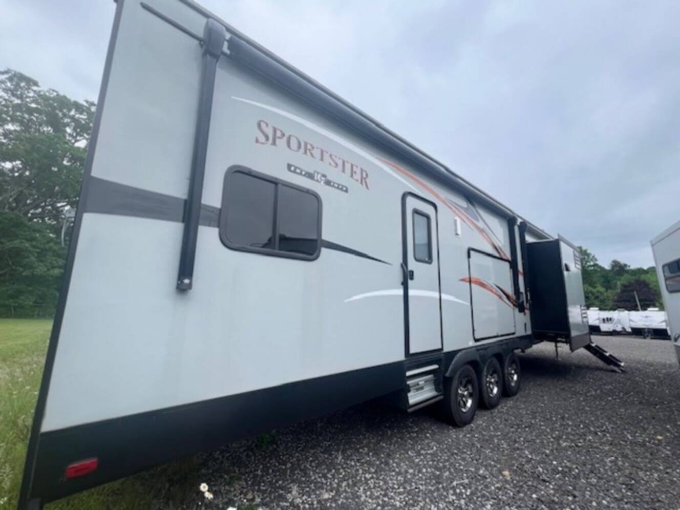 A photo of this 2019 Kz Rv Sportster® 352TH13