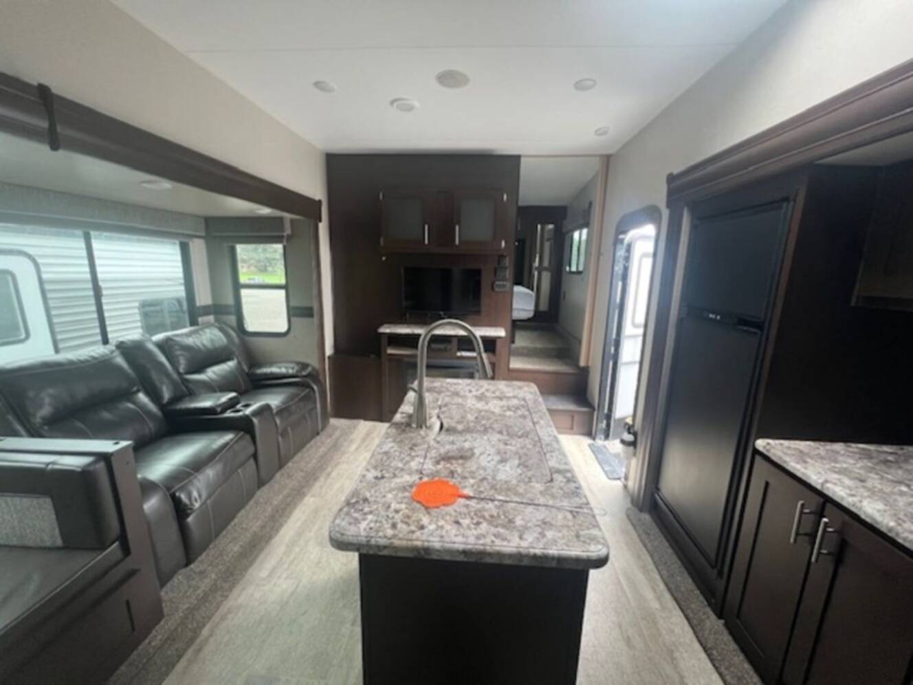 A photo of this 2019 Kz Rv Sportster® 352TH13