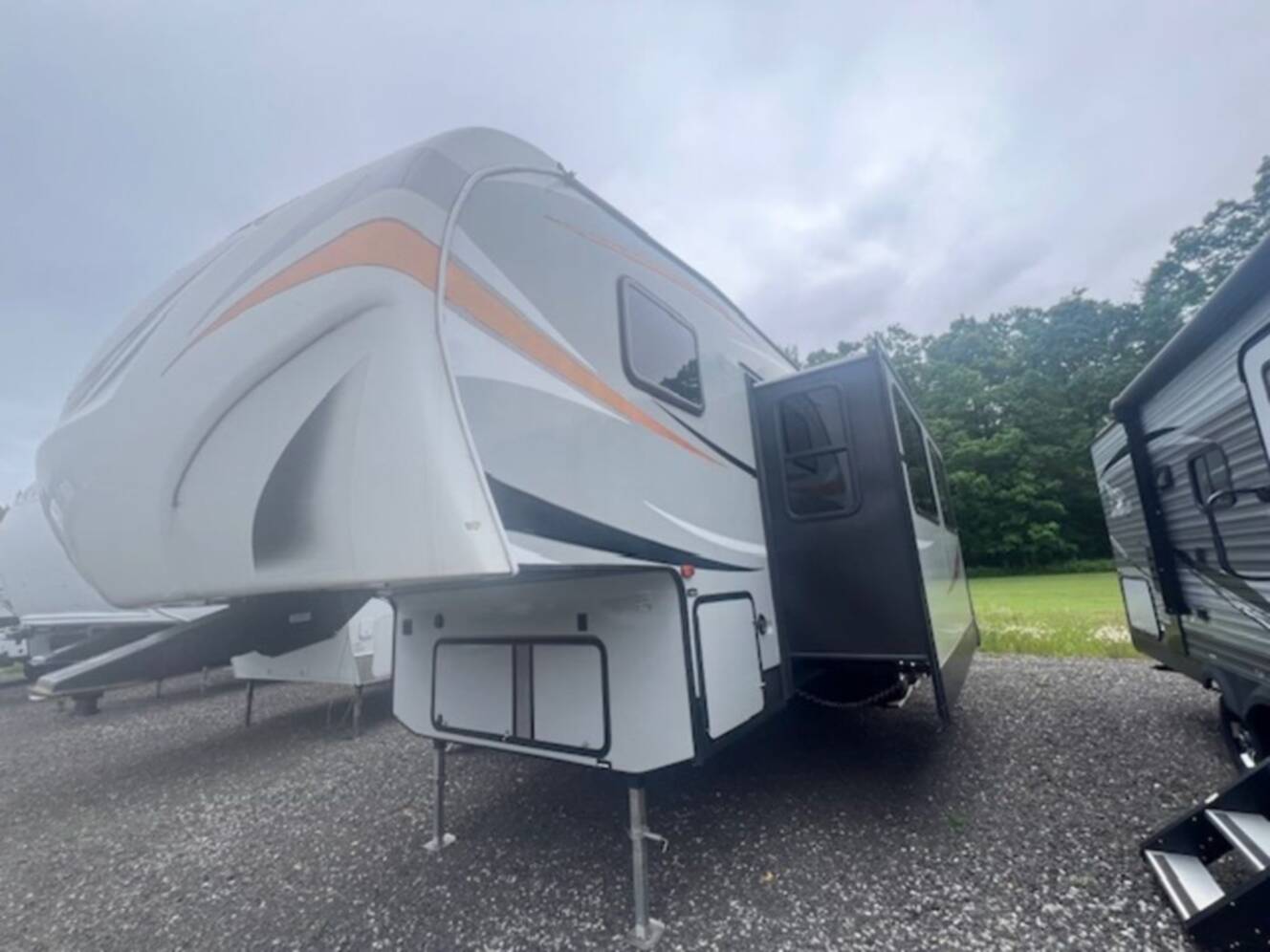 A photo of this 2019 Kz Rv Sportster® 352TH13