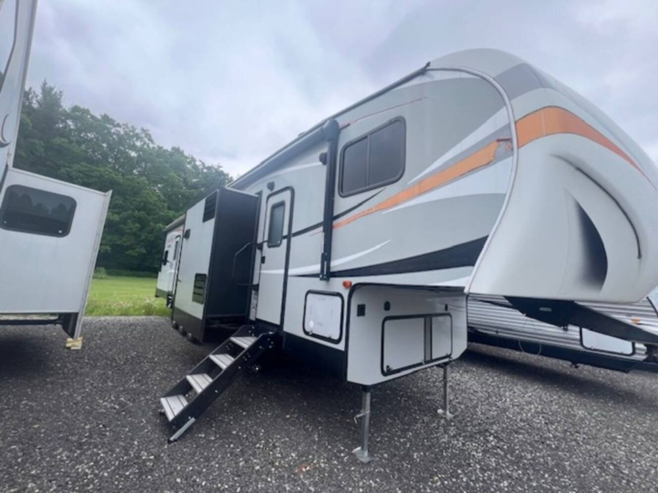 A photo of this 2019 Kz Rv Sportster® 352TH13