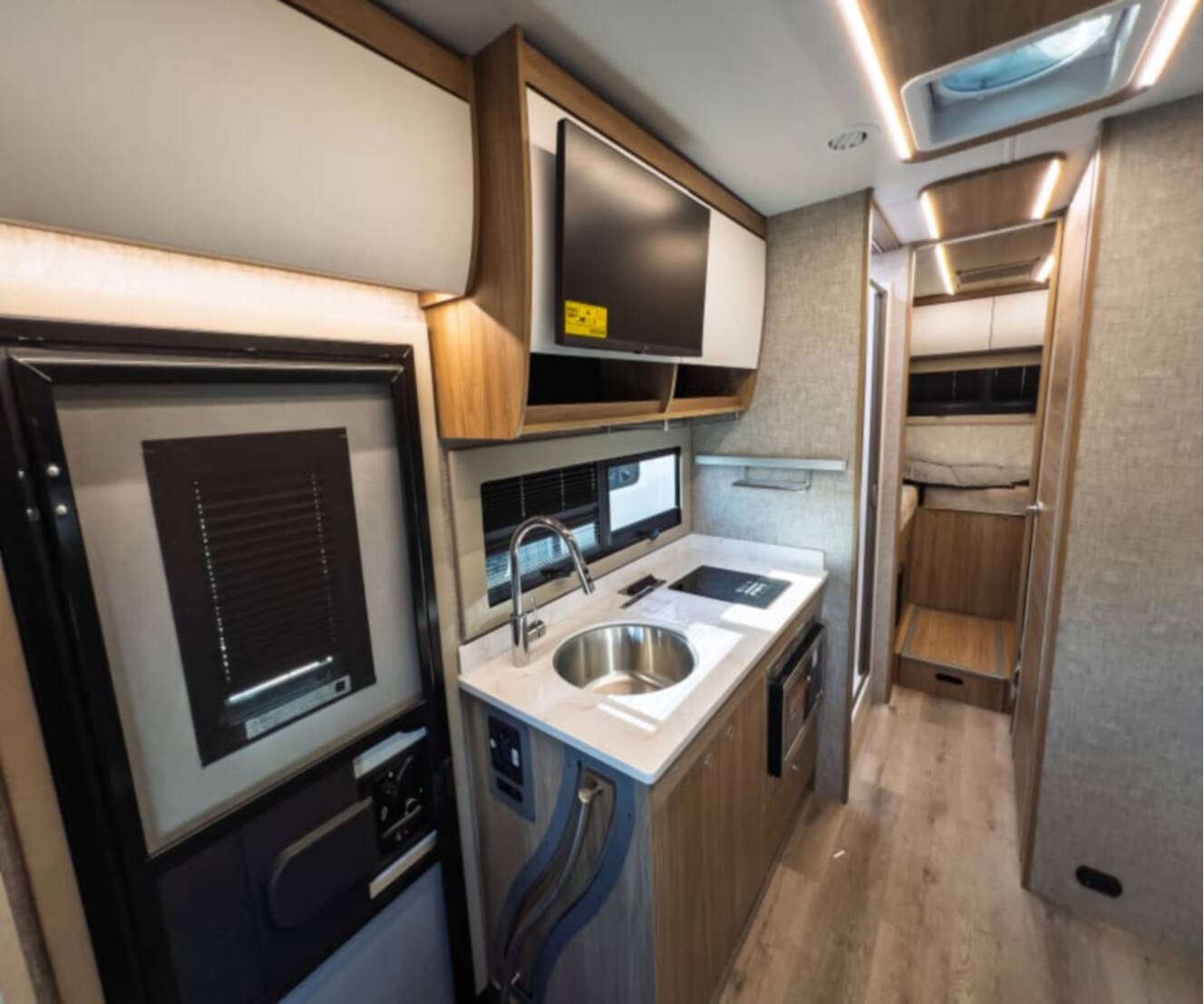 A photo of this 2027 Tiffin WAYFARER 25XLW