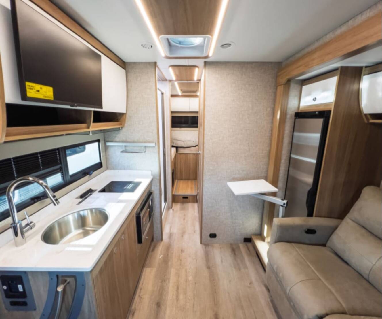 A photo of this 2027 Tiffin WAYFARER 25XLW
