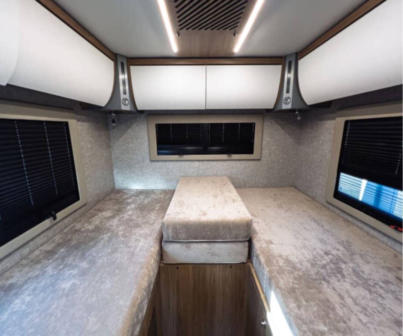 A photo of this 2027 Tiffin WAYFARER 25XLW