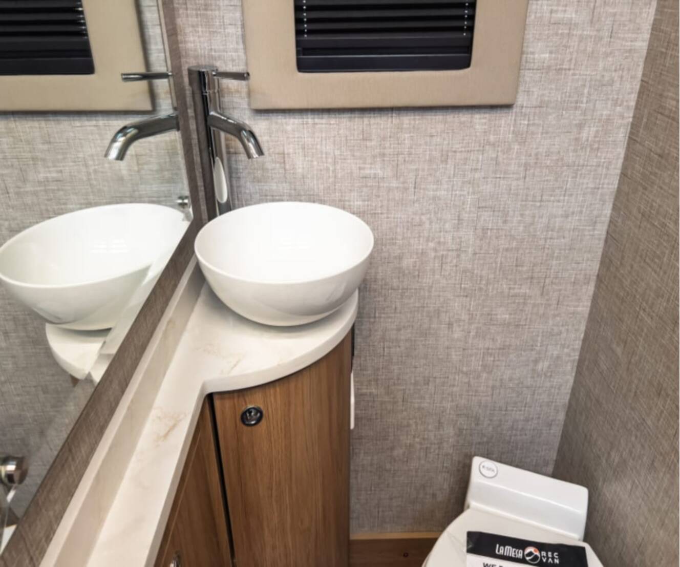 A photo of this 2027 Tiffin WAYFARER 25XLW