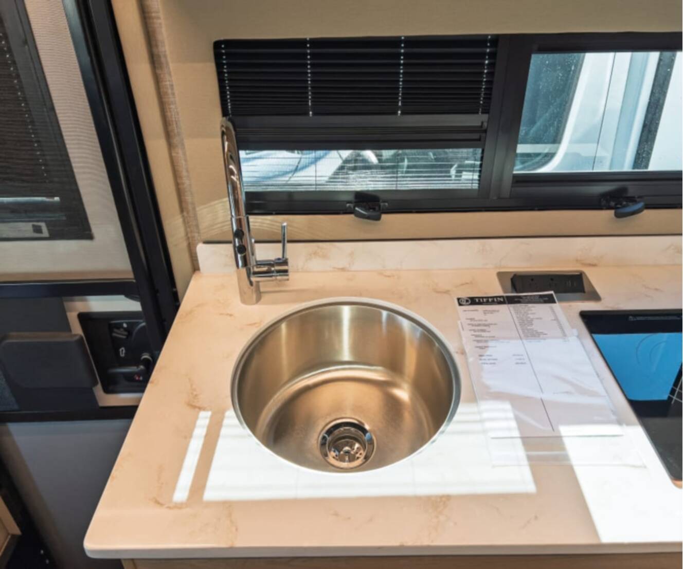 A photo of this 2027 Tiffin WAYFARER 25XLW