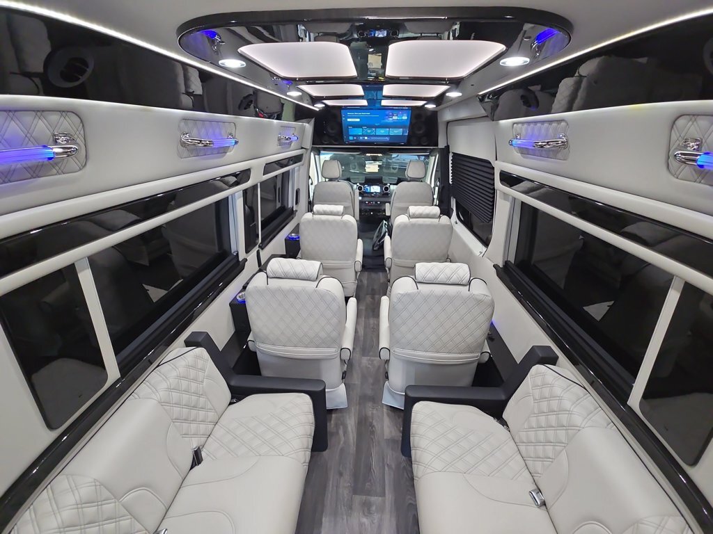 2027 Ultimate Toys COACH 170 STD in loveland OH