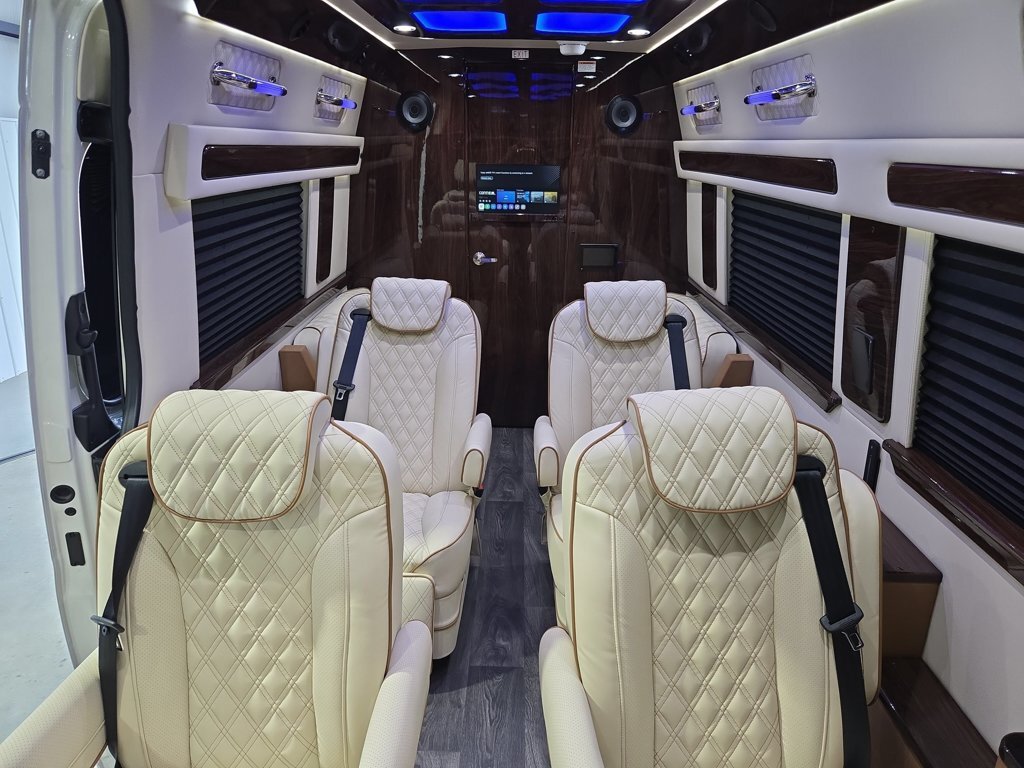 2027 Ultimate Toys COACH 170 STD in loveland OH