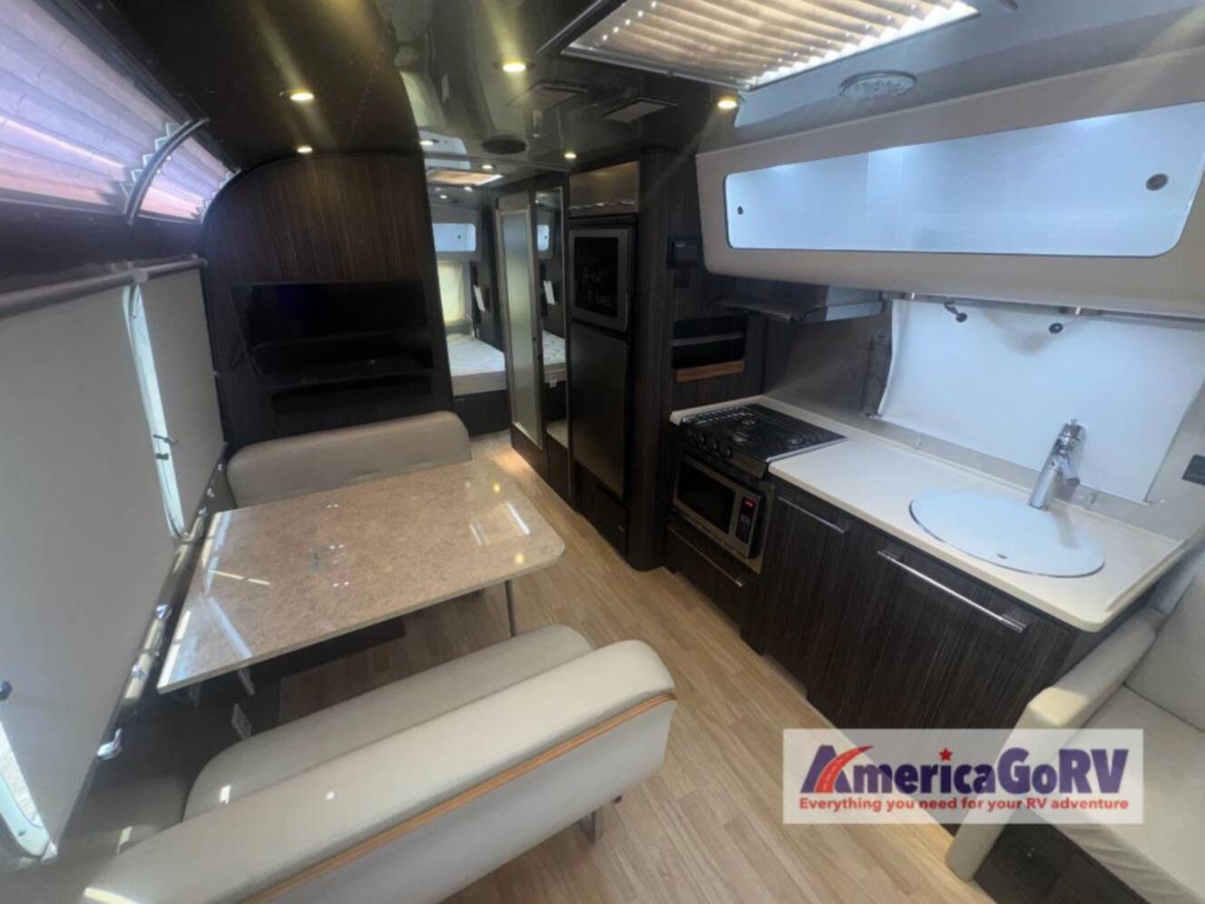 A photo of this 2016 Airstream International Signature 28