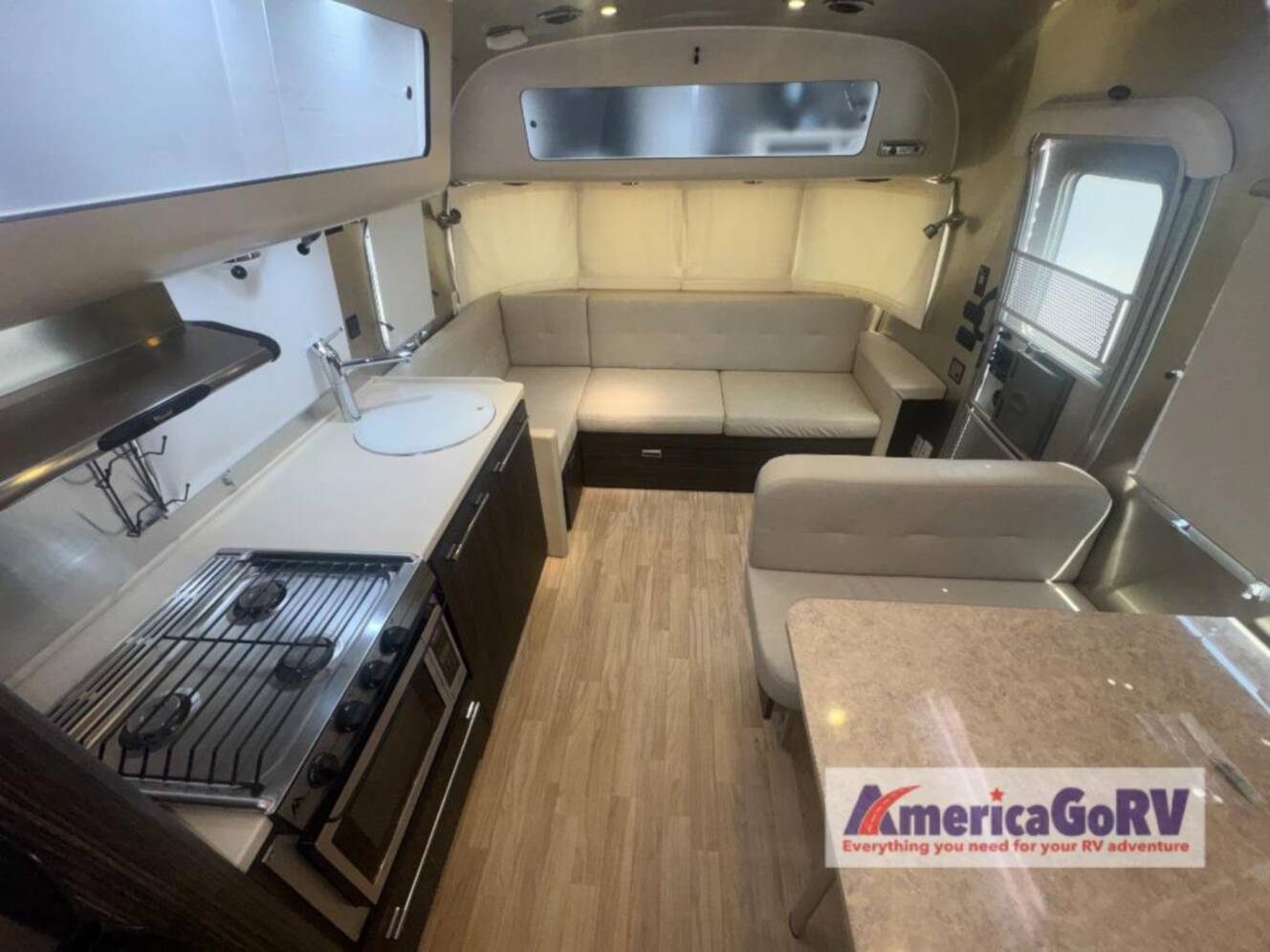 A photo of this 2016 Airstream International Signature 28