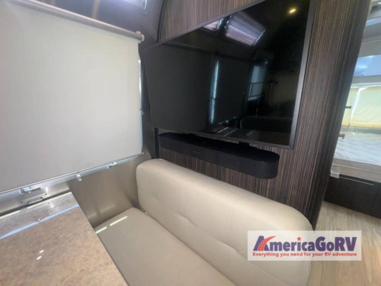 A photo of this 2016 Airstream International Signature 28