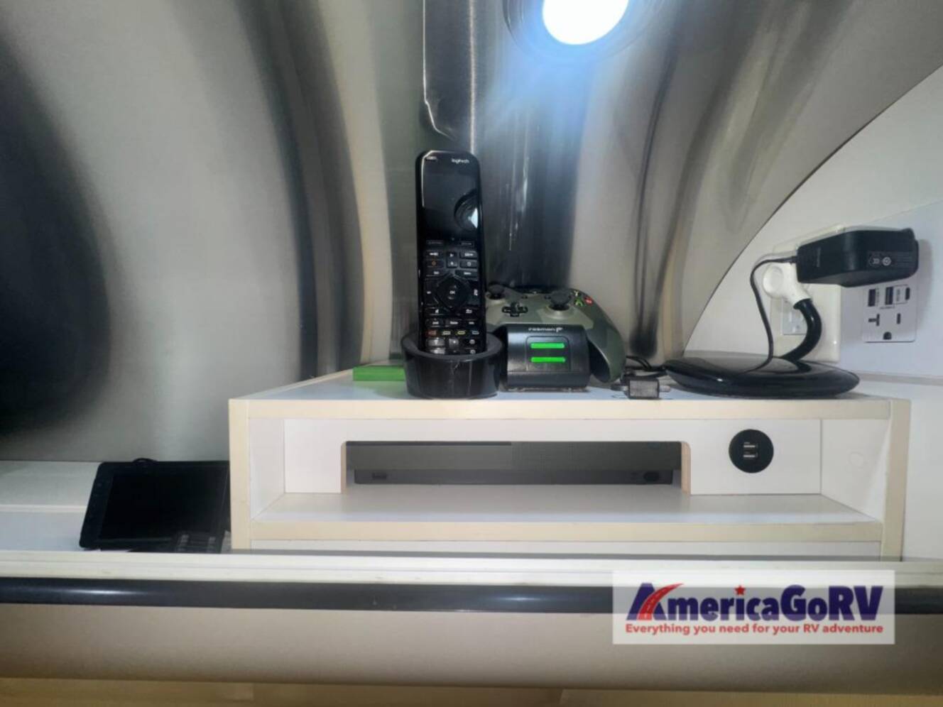 A photo of this 2016 Airstream International Signature 28
