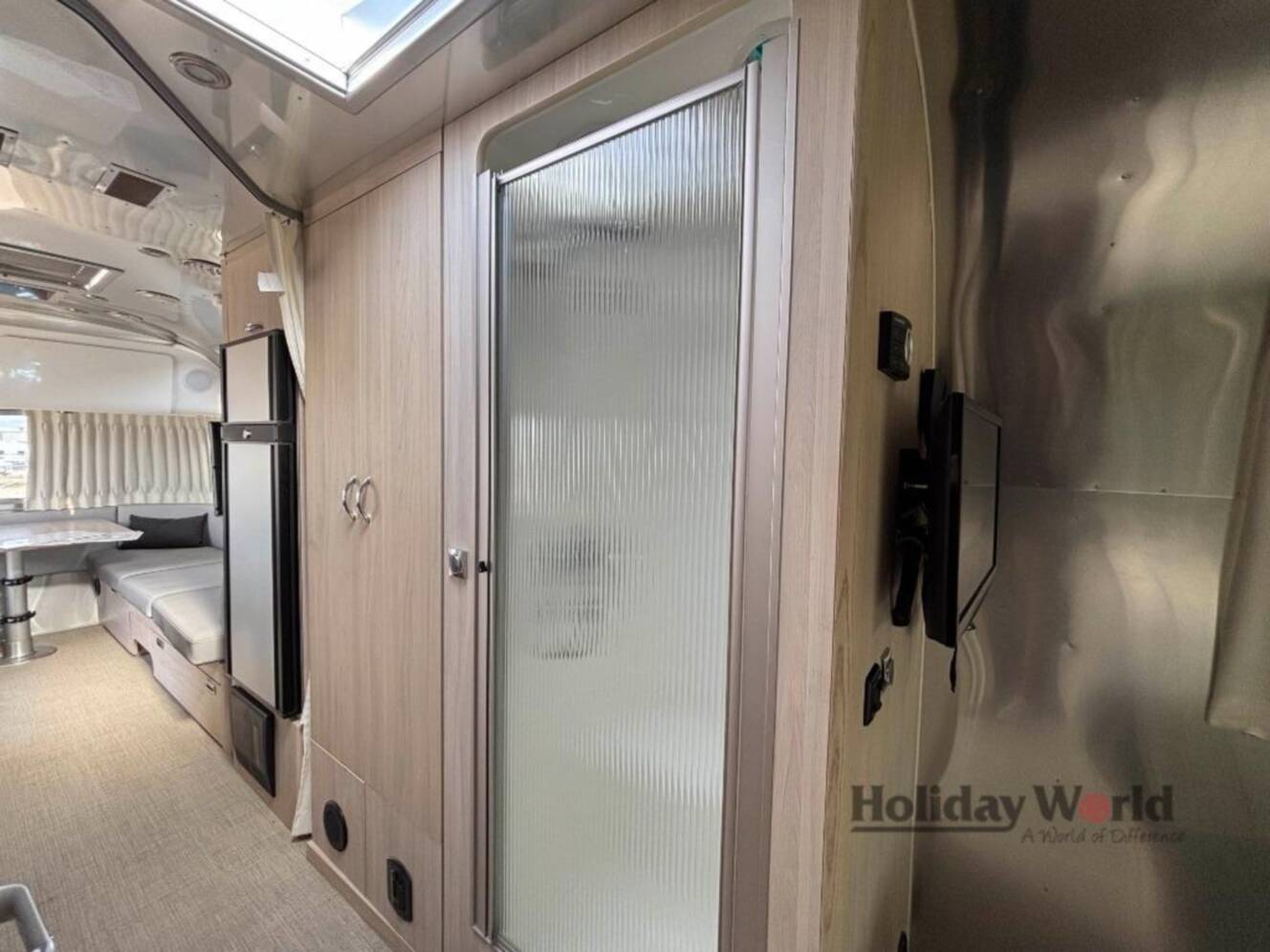 A photo of this 2019 Airstream Globetrotter 27FB