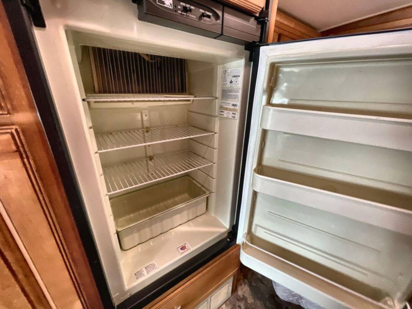 A photo of this 2013 Itasca Cambria 27K