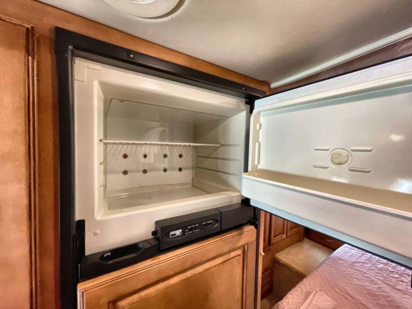 A photo of this 2013 Itasca Cambria 27K