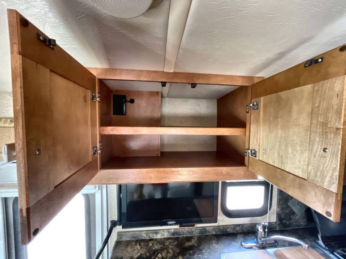 A photo of this 2013 Itasca Cambria 27K