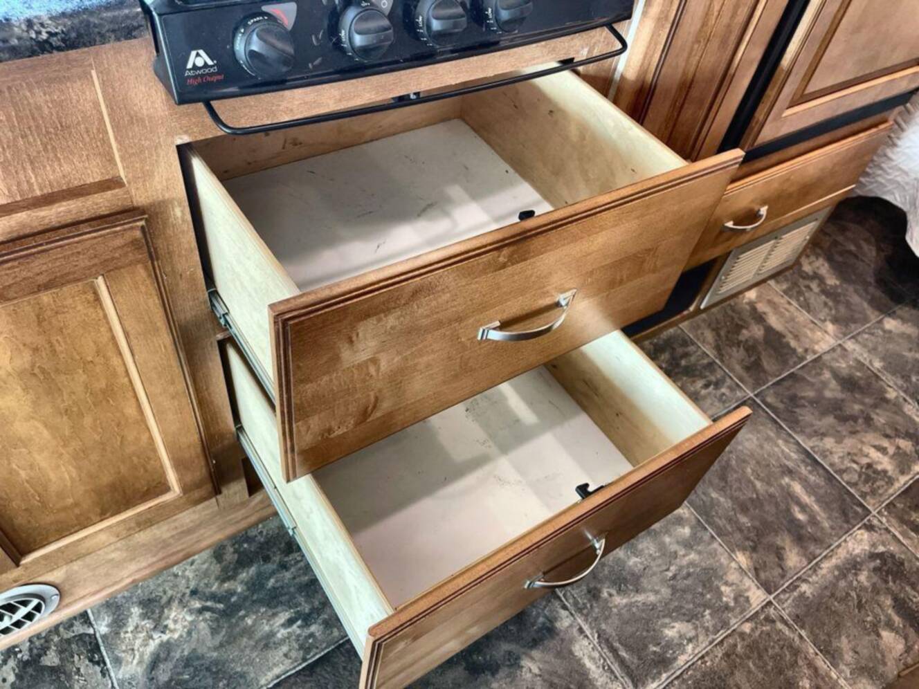A photo of this 2013 Itasca Cambria 27K