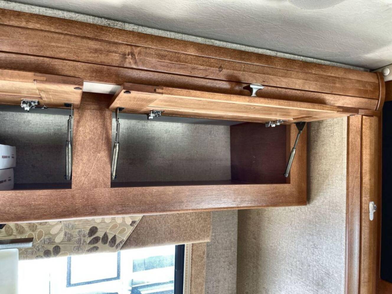 A photo of this 2013 Itasca Cambria 27K