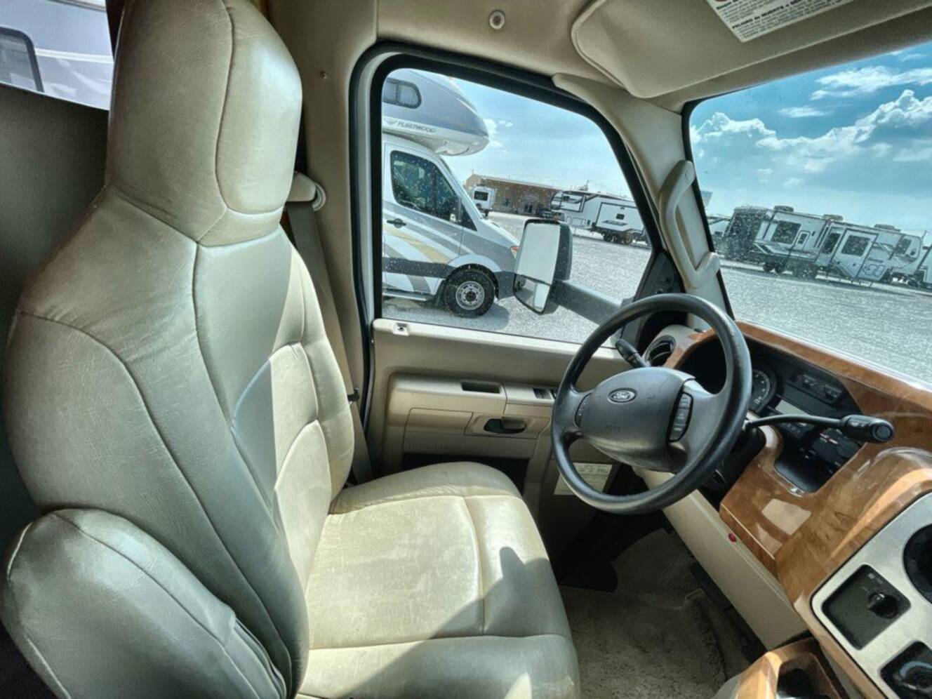 A photo of this 2013 Itasca Cambria 27K