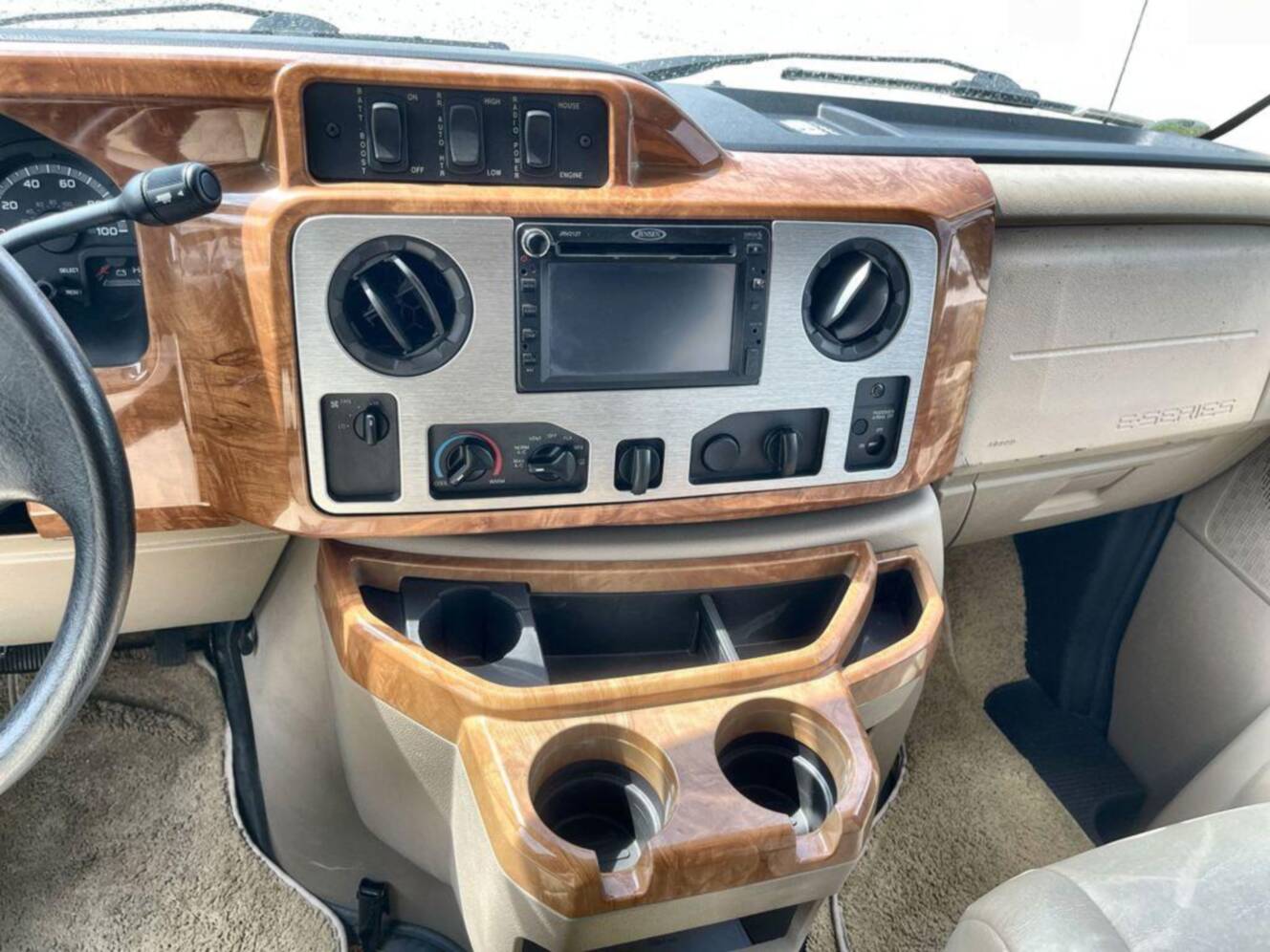 A photo of this 2013 Itasca Cambria 27K