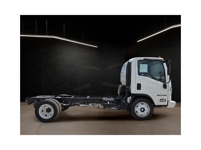 2026 ISUZU NPR HD