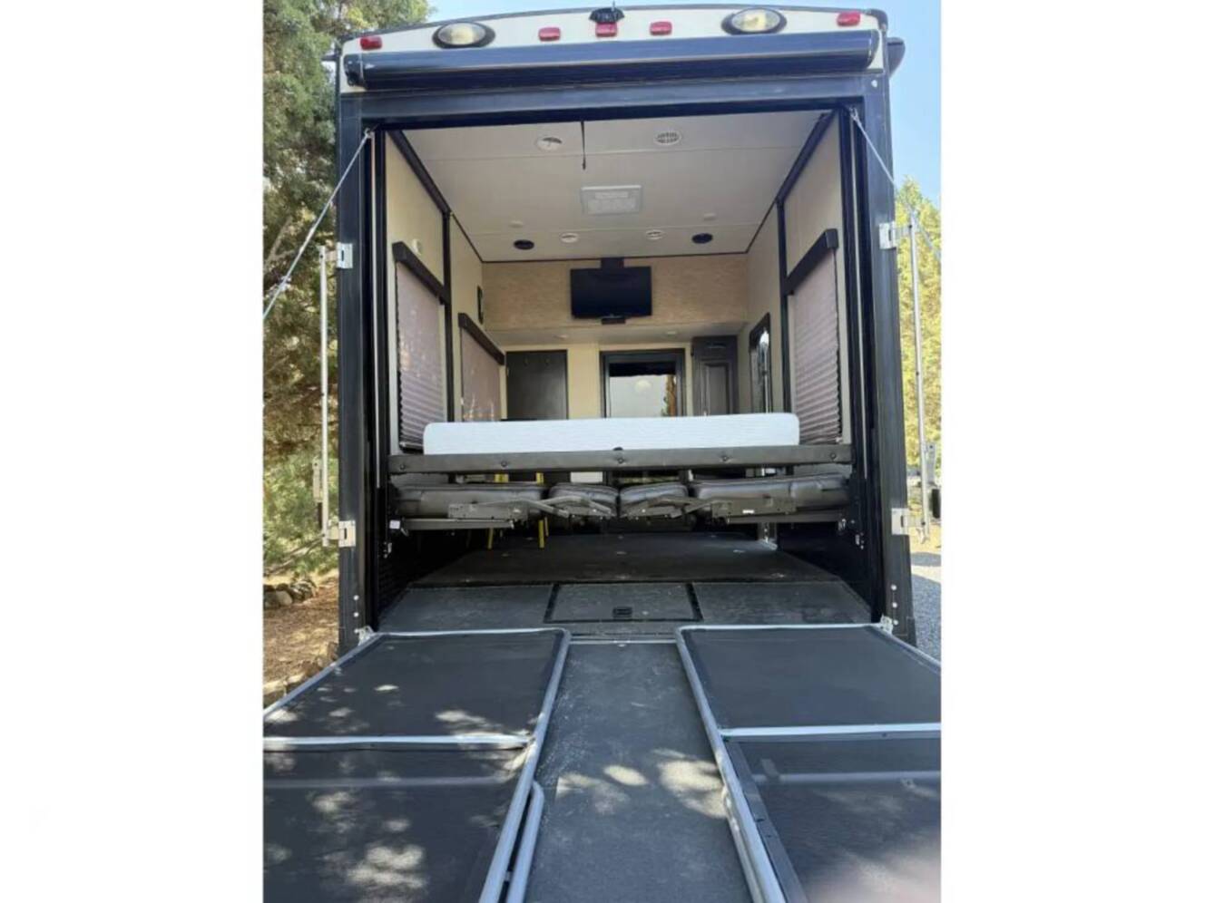 A photo of this 2016 Grand Design Momentum 385TH