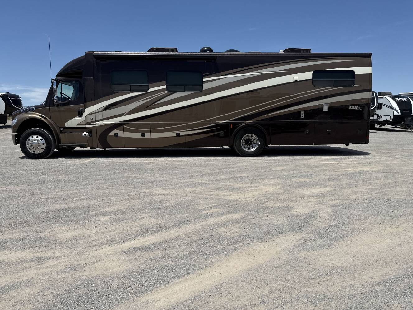 A photo of this 2013 Dynamax DX3 37BHHD