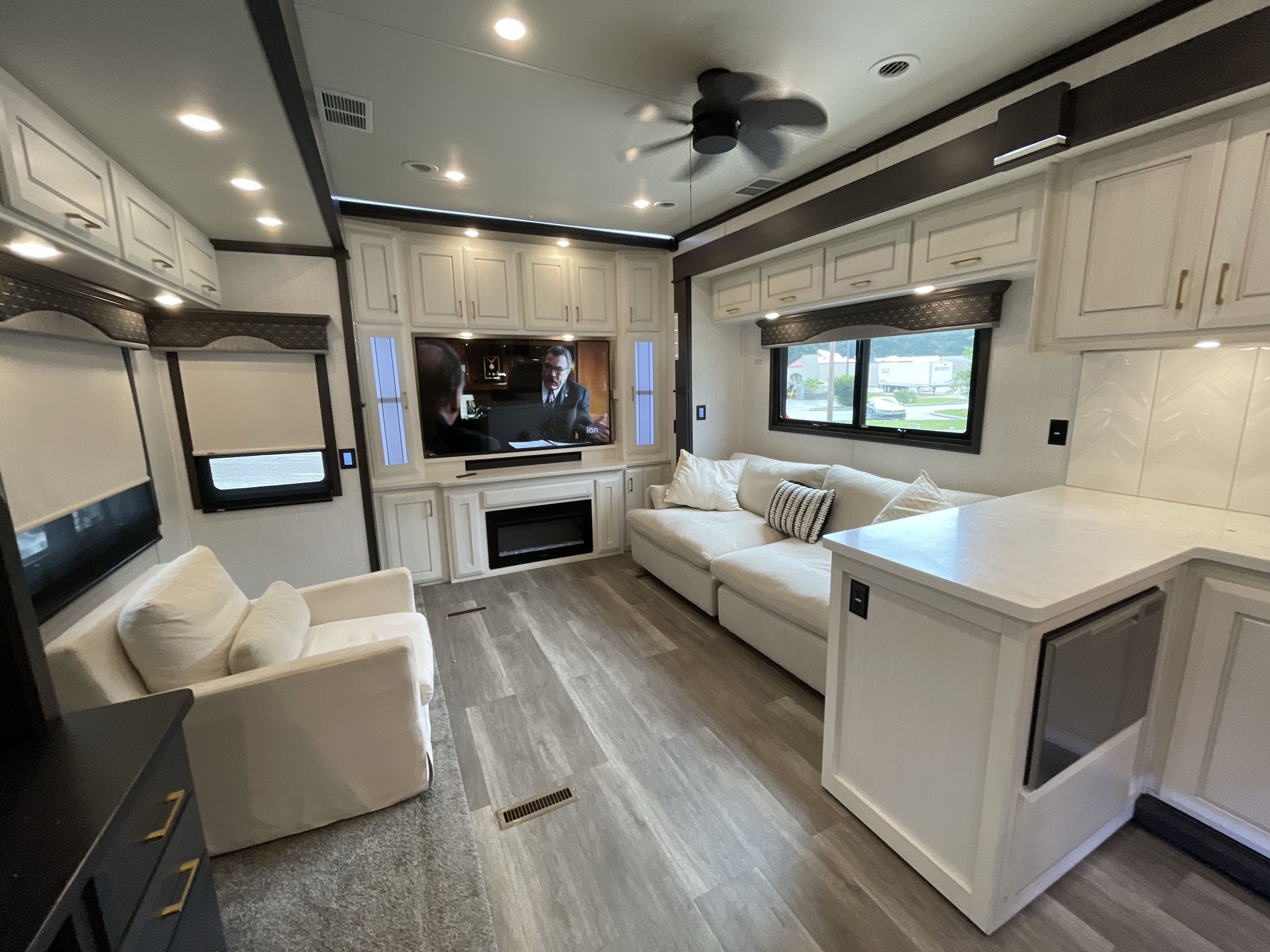 2022 DRV LUXURY SUITES MOBILE SUITES 44 SANTA FE 44 SANTE FE in pooler GA